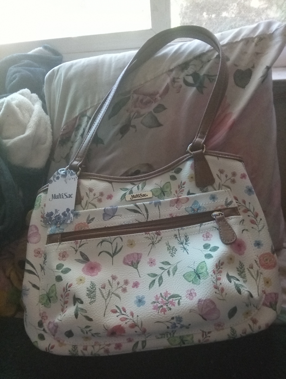 🦋 NEW WITHOUT TAGS, Multi Sac Butterfly Flower Print Crossbody Bag 🦋
